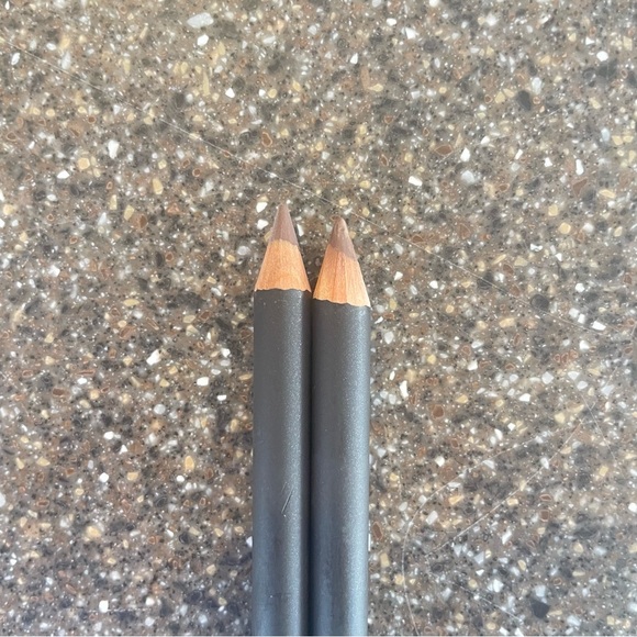 MAC Cosmetic LIP PENCI, COLOR : STONE Bestseller - Picture 6 of 7